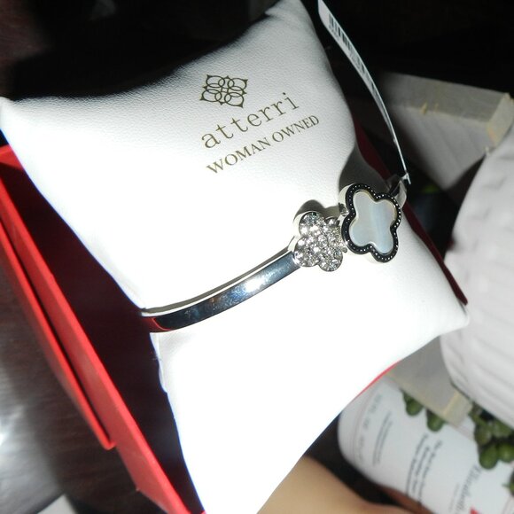 Atterri Sterling Silver & Gold Clover Mother of Pearl Hinged Bracelet🆕 📦🏃🏻💨 - Picture 1 of 16